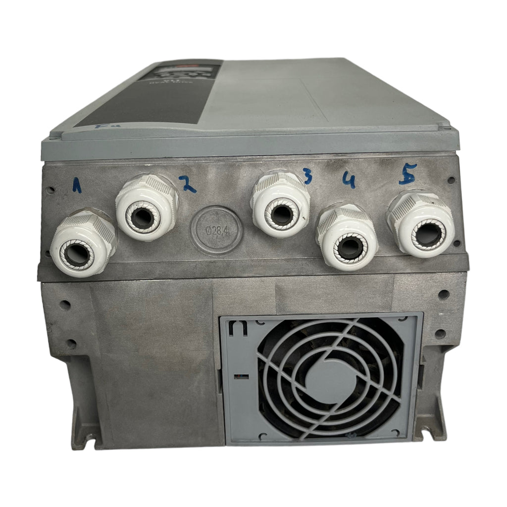 Danfoss VLT FC-102 131L9221 Frequenzumrichter 10HP 16A 7.5kW IP55 380-480VAC