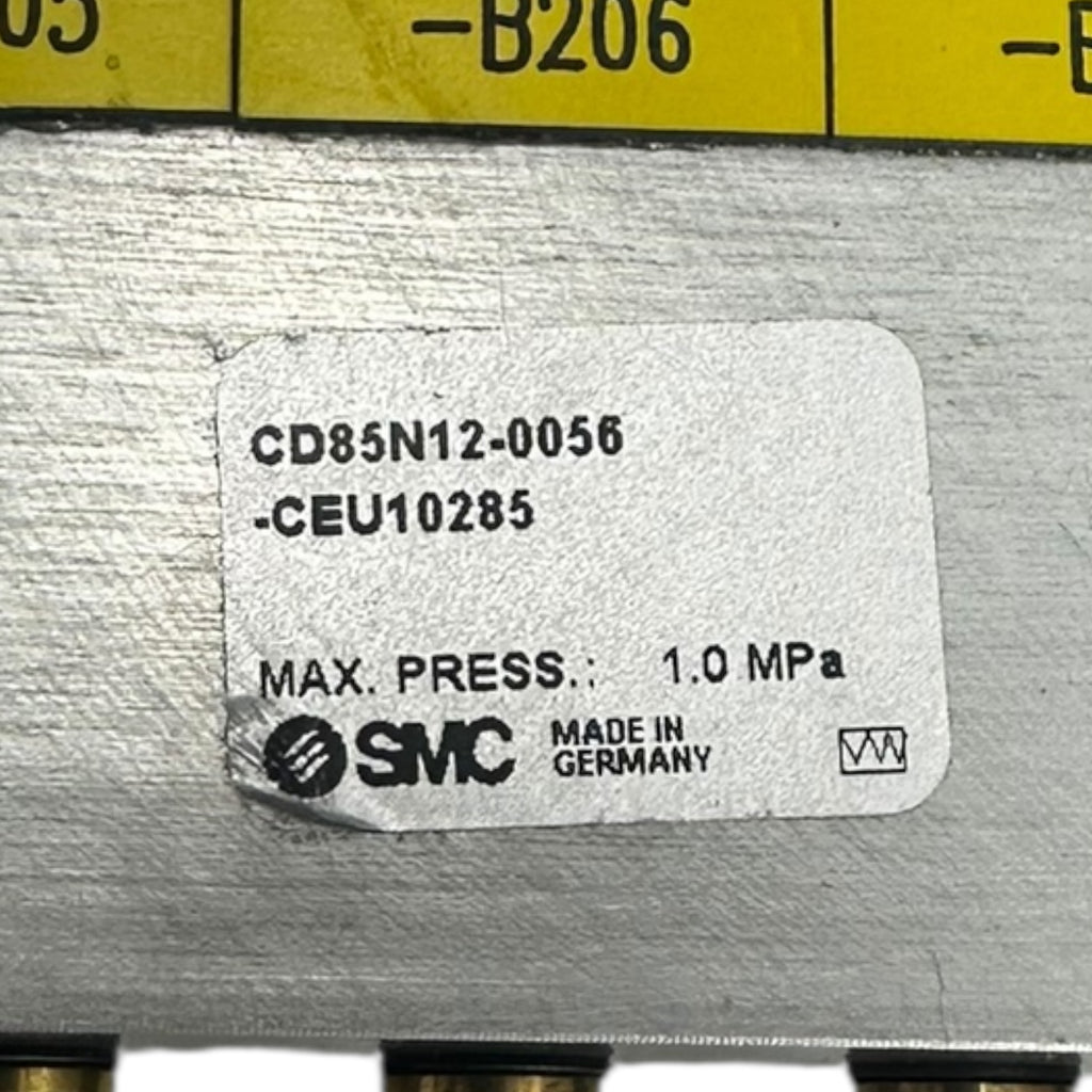 SMC CD85N12-0056 Mehrfach-Pneumatikzylinder mit Ventilinsel Sensor BMF303K