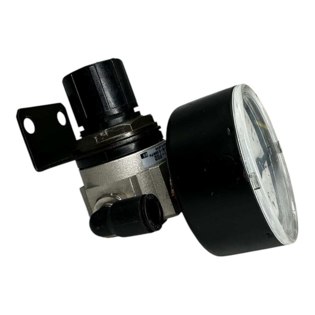SMC EAR111-F02 Druckregler 0,05 ~ 0,69 MPa + Wika Manometer 0-6bar