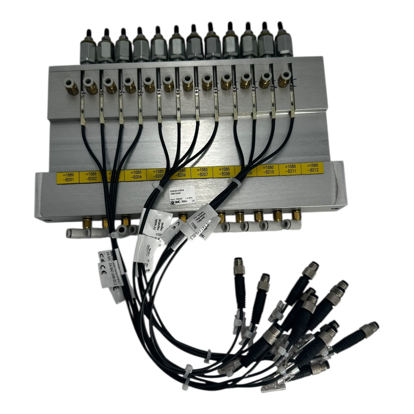SMC CD85N12-0056 Mehrfach-Pneumatikzylinder mit Ventilinsel Sensor BMF303K